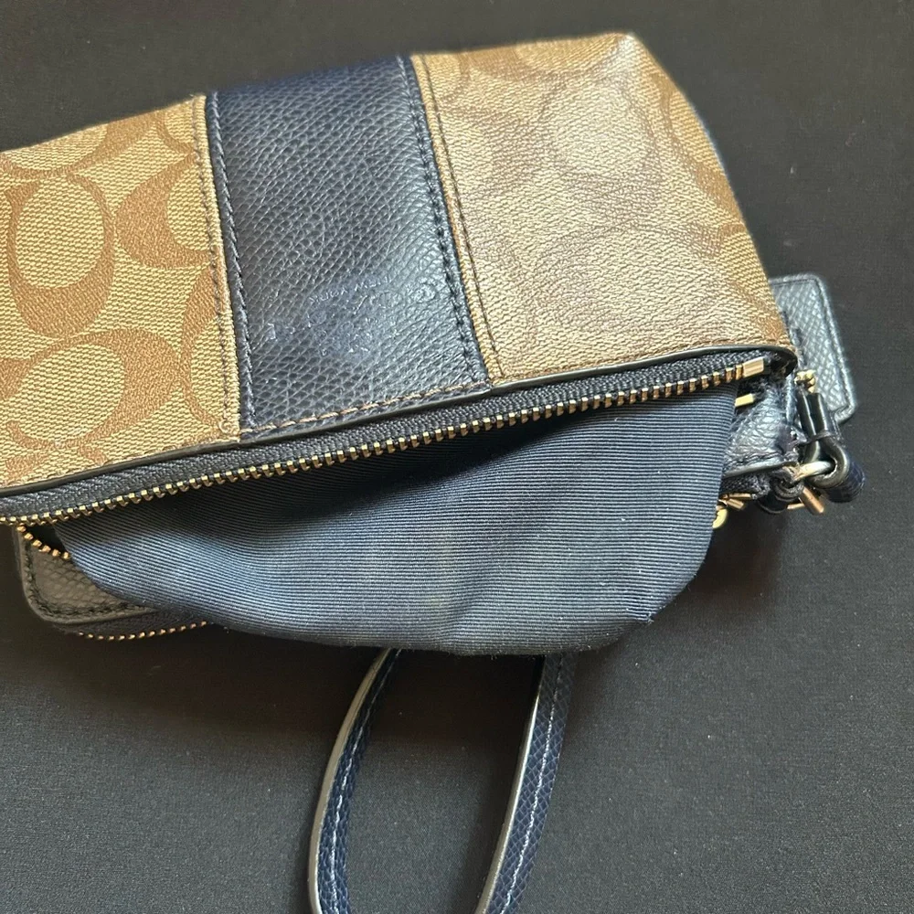 COACH Wristlet - Picture 9 of 9